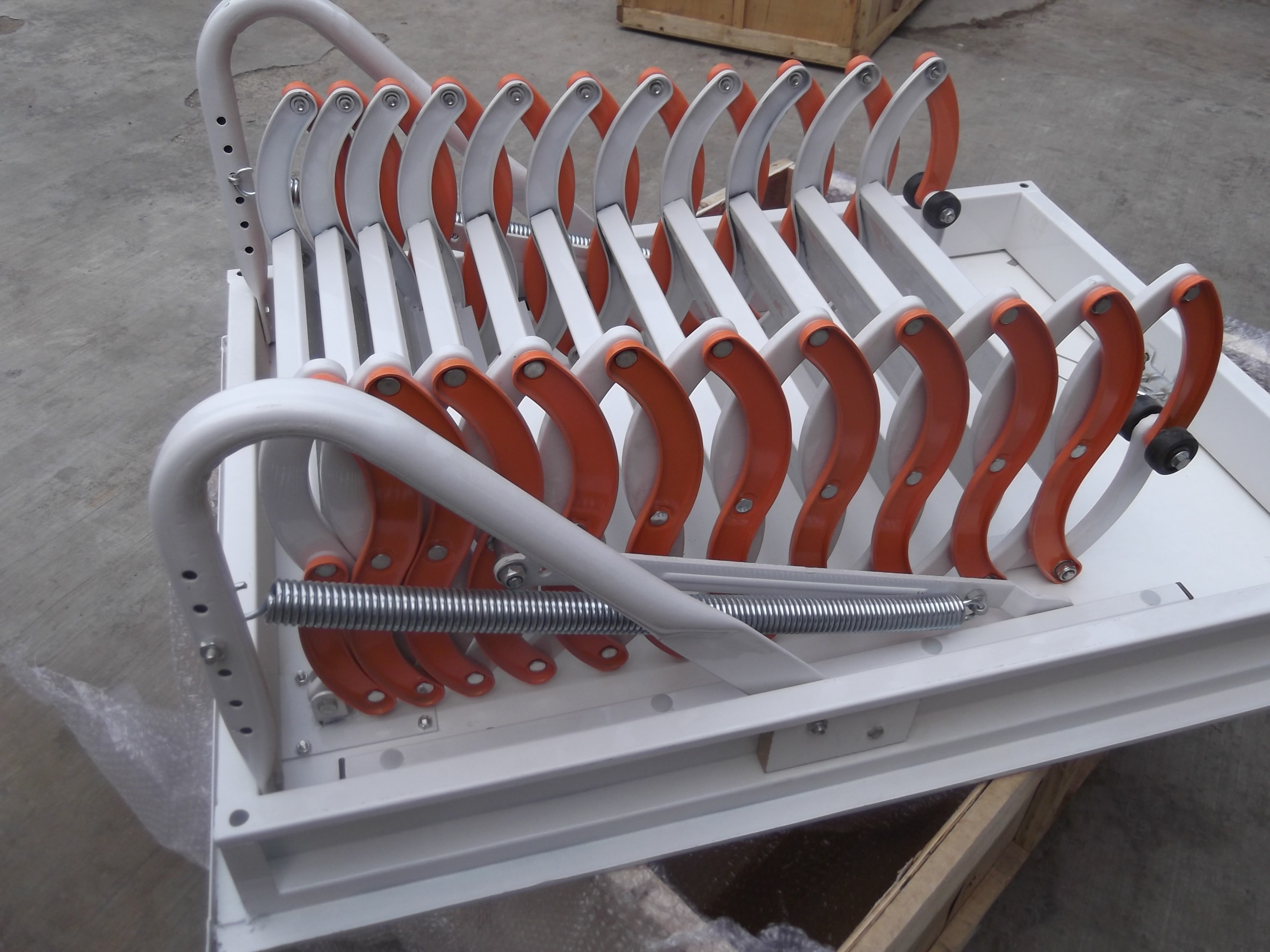 阁楼伸缩楼梯全自动手动室内家用防滑防锈升降整体楼梯