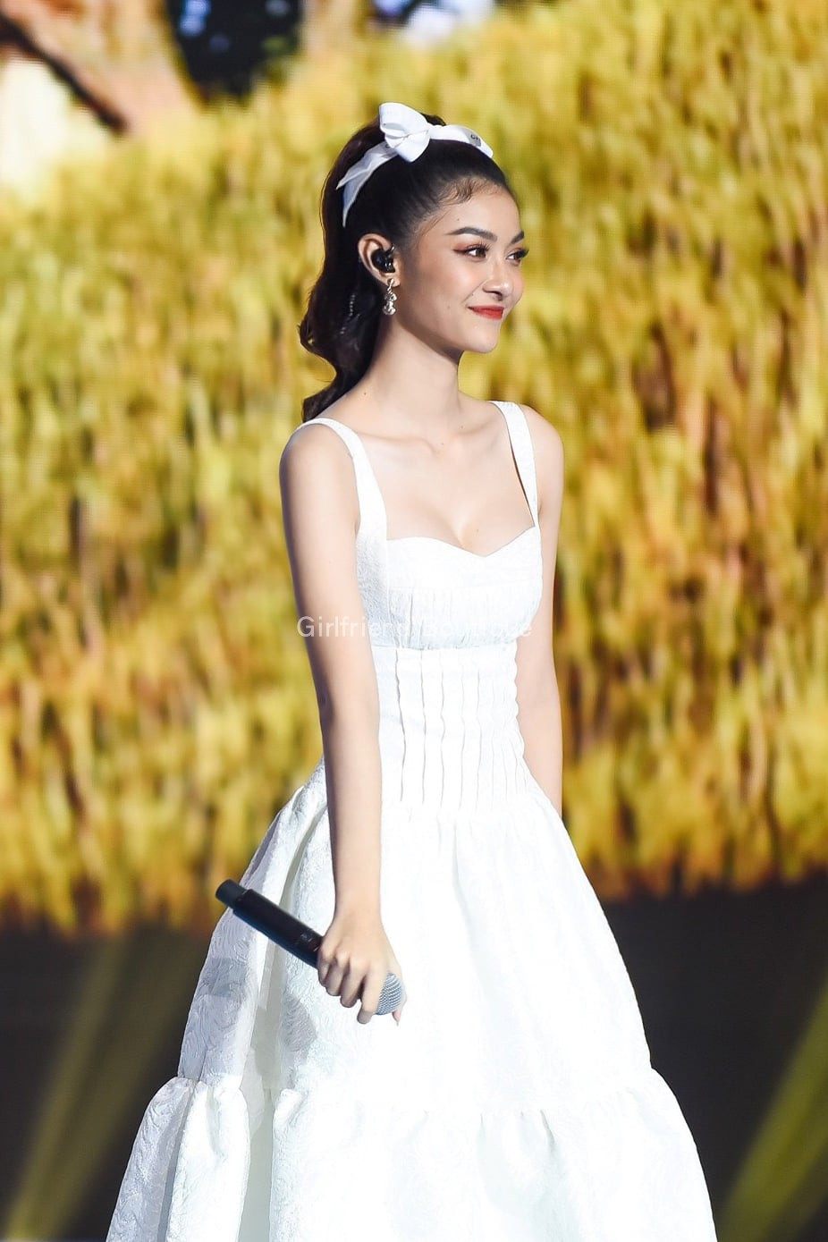 越南cici时尚新款高腰修身浮雕褶皱设计背带连衣裙