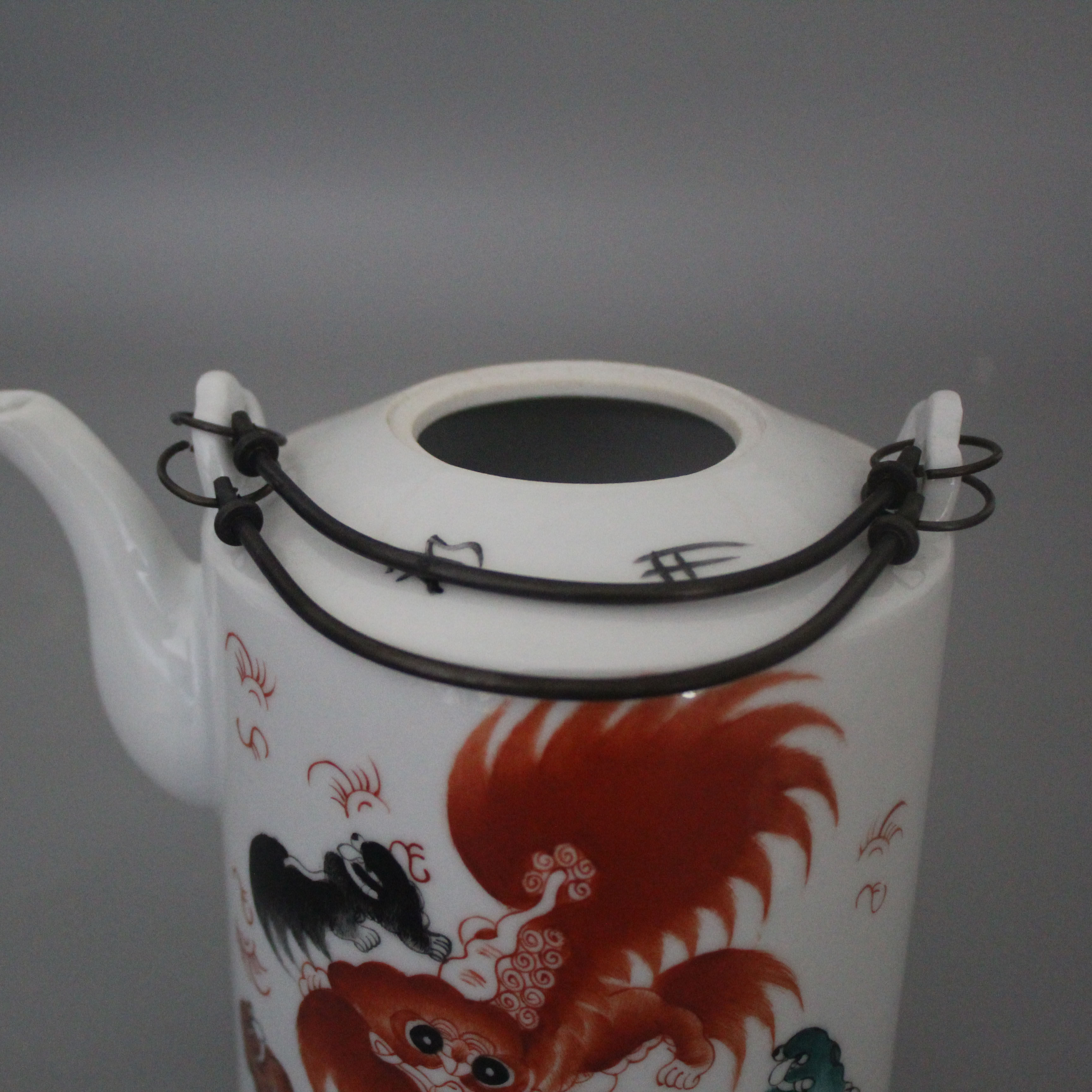 民国粉彩手绘太师少保提梁壶老茶壶水壶收藏摆件