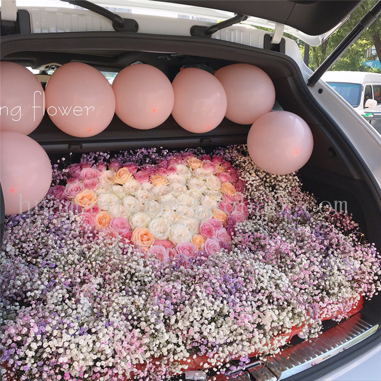 抖音汽车惊喜求婚表白后备满天星玫瑰鲜花同城鲜花速递同城