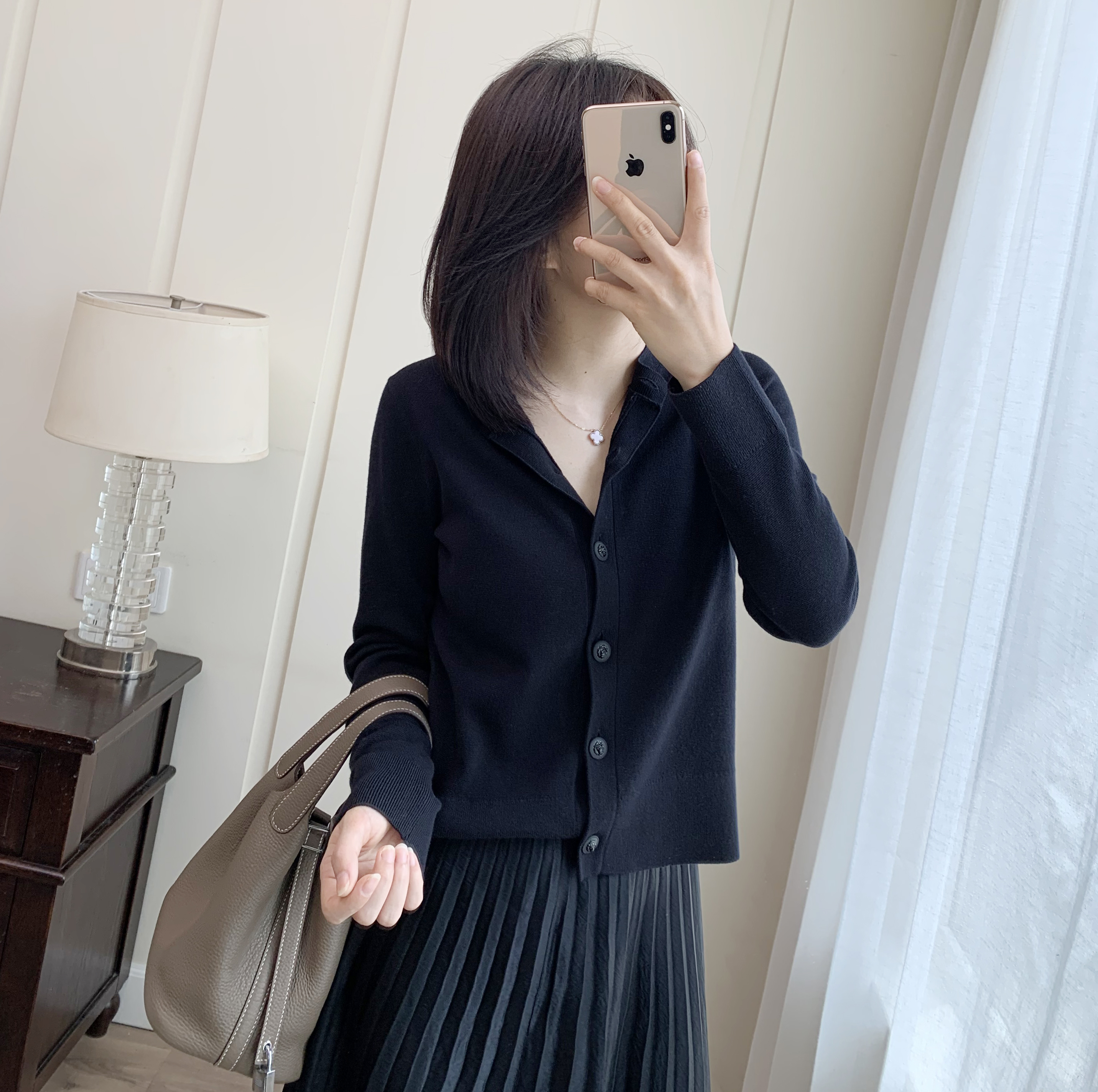 22春季新款  精致小香风 黑色圆领开扣针织羊毛开衫外套