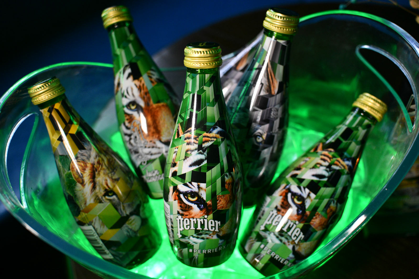 法国perrier巴黎水野力觉醒夜光瓶限量瓶含气矿泉水330ml*3瓶/箱