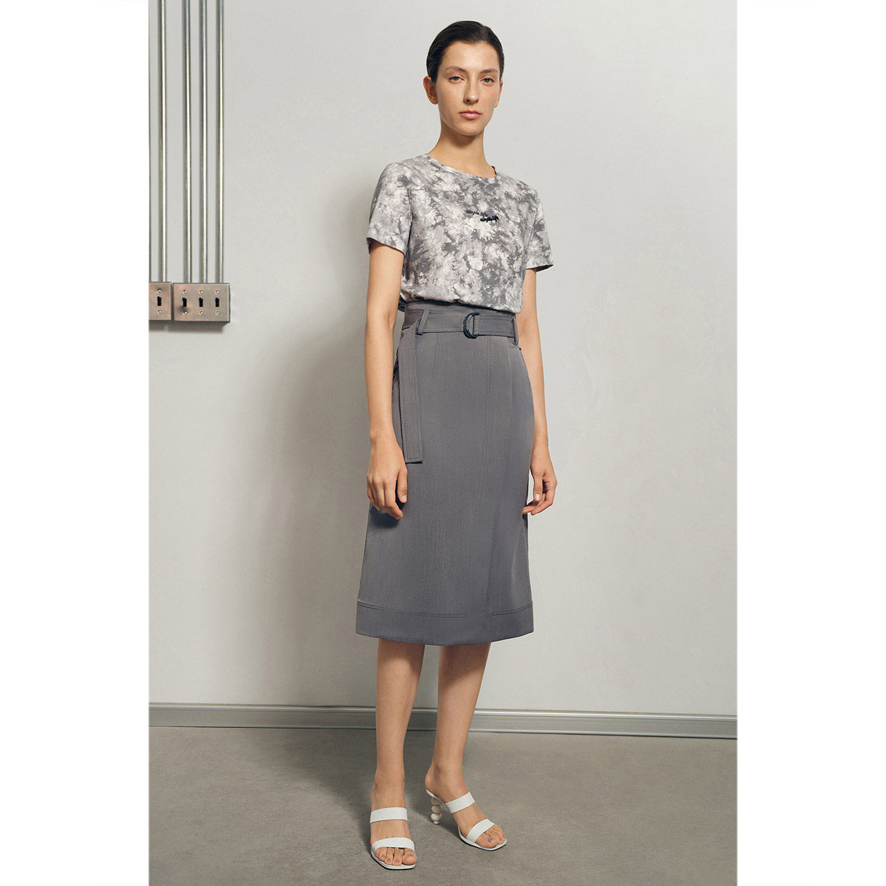 恩裳夏季新款时尚简约气质灰色解构设计都市腰带半身裙