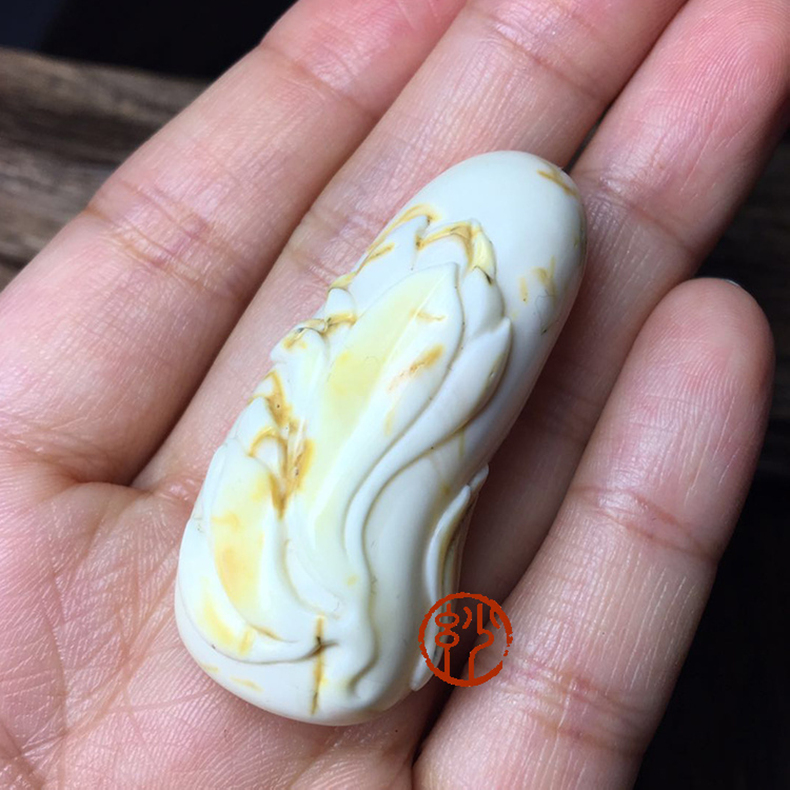 妙舍全美骨质象牙白蜜蜡苏工名家精雕兰花双鸽颈饰