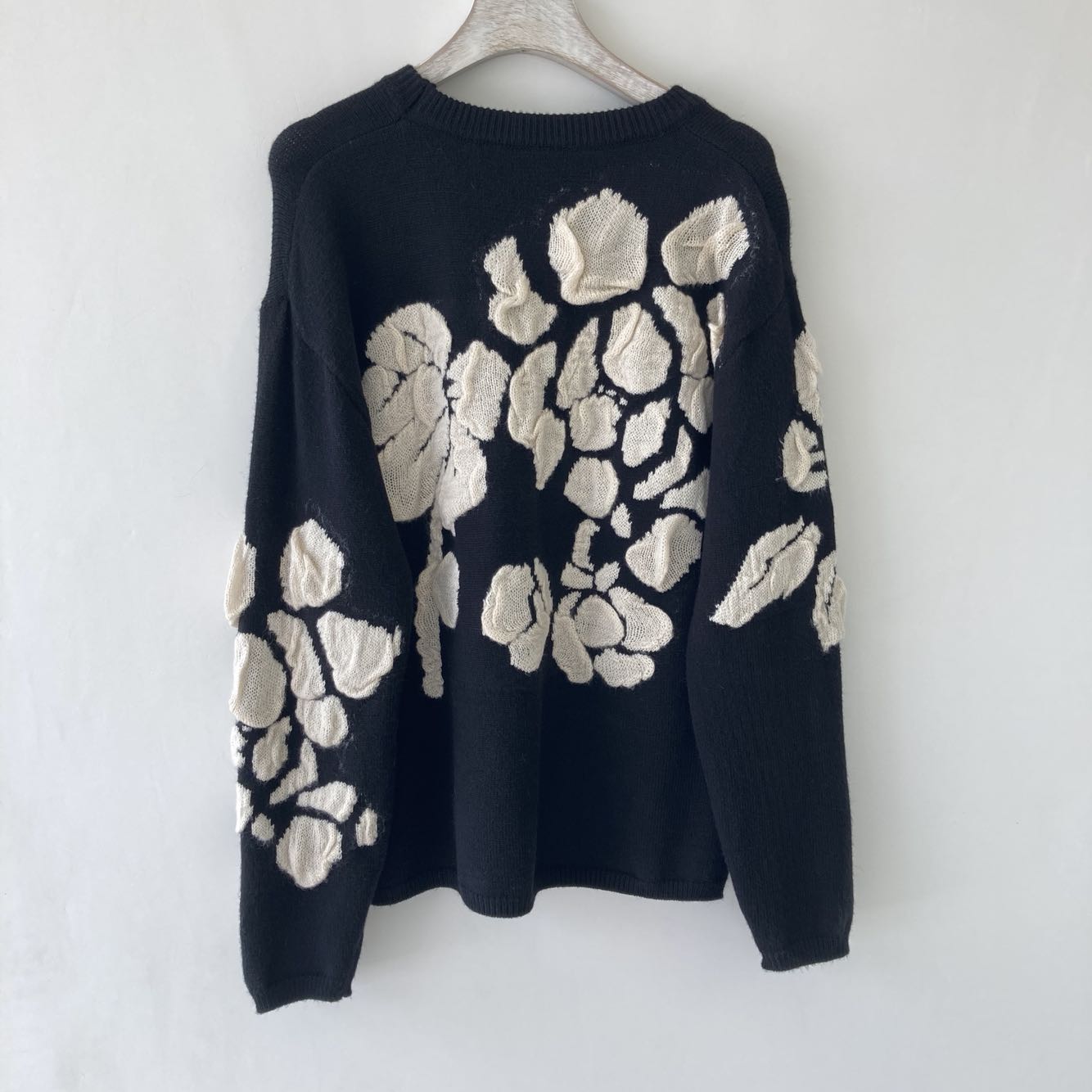 李大树秋冬包芯纱雕花浮雕上衣毛衣针织宽松花朵毛针织衫