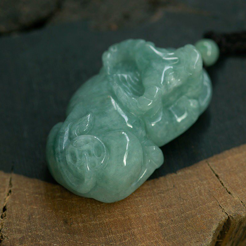 天然翡翠生肖吊坠男女牛气冲天立体玉石属相挂件颈饰