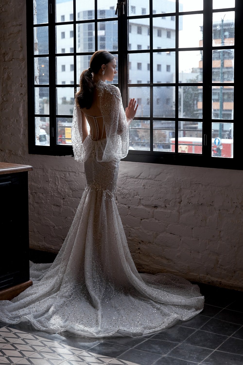 julievino2021年鸡心心领抹胸蝴蝶精美手工修身婚纱