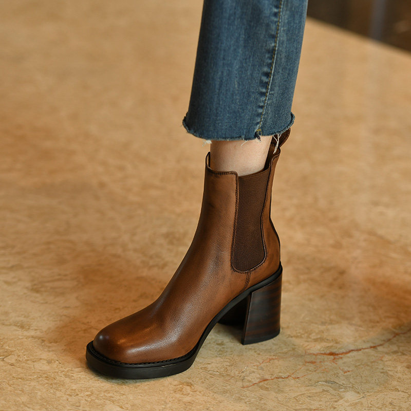 易千万千万棕色圆头复古时装靴子粗跟短靴女高时装靴