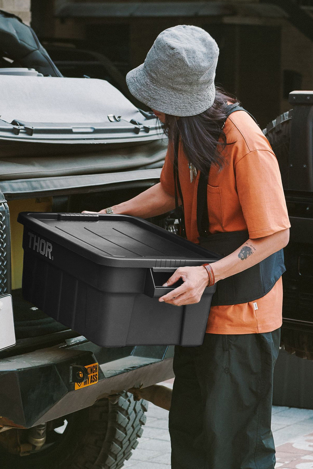 山系收纳日本限定thor黑色户外外带密封搬运收纳箱