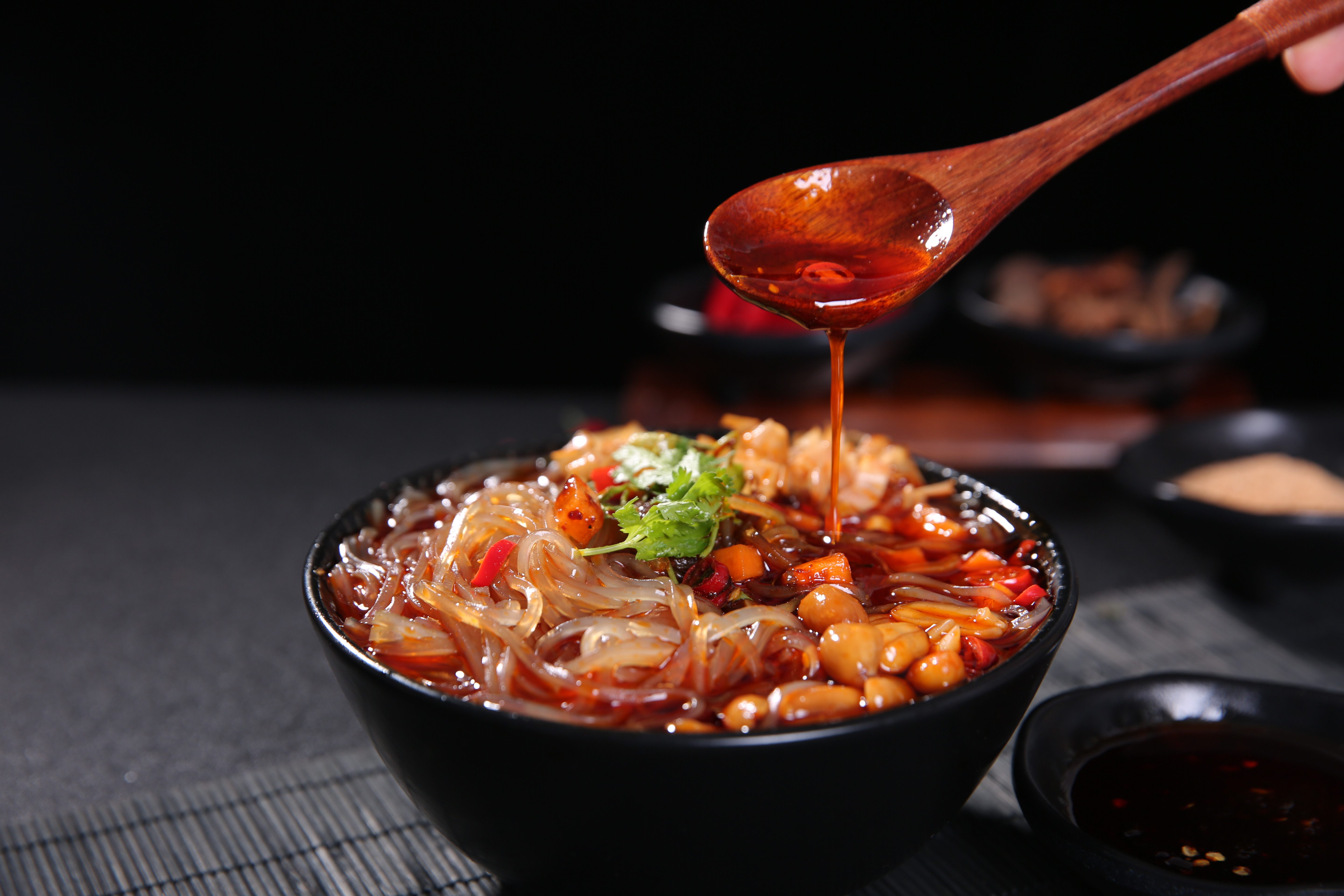 招牌大师网红正宗酸辣粉方便速食米线米粉懒人食品宵夜6桶装