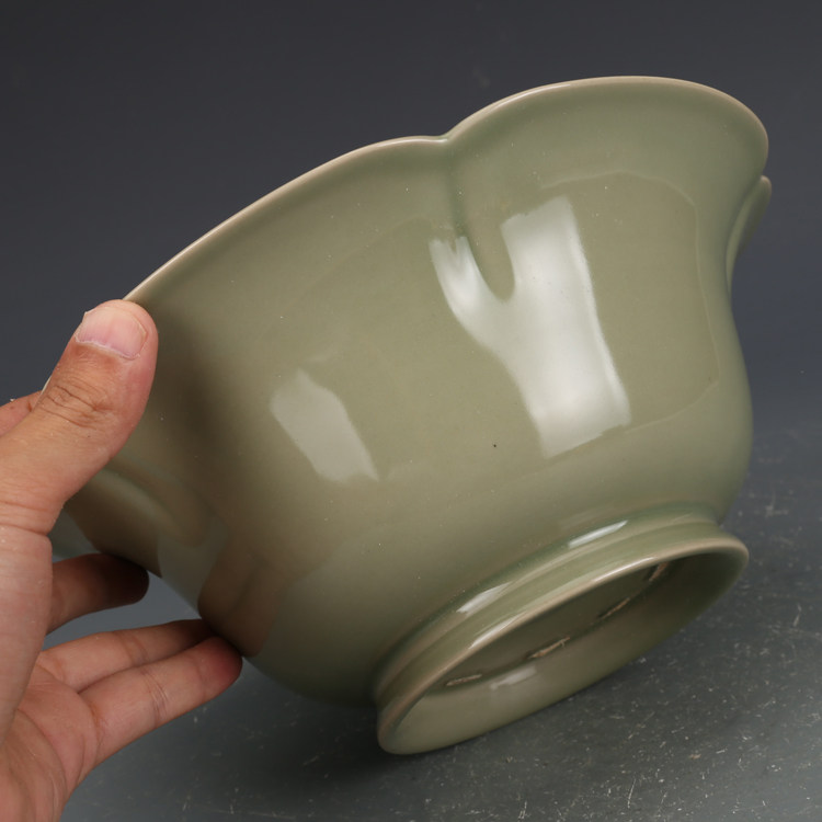 五代越窑秘色瓷花口古董古玩收藏真品品包老包摆件