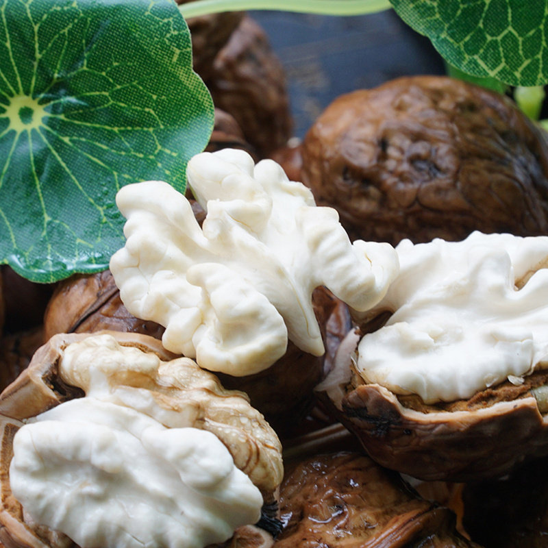 云南漾濞2020新鲜湿核桃去青皮薄皮现摘现发嫩湿大黑桃孕妇5斤装