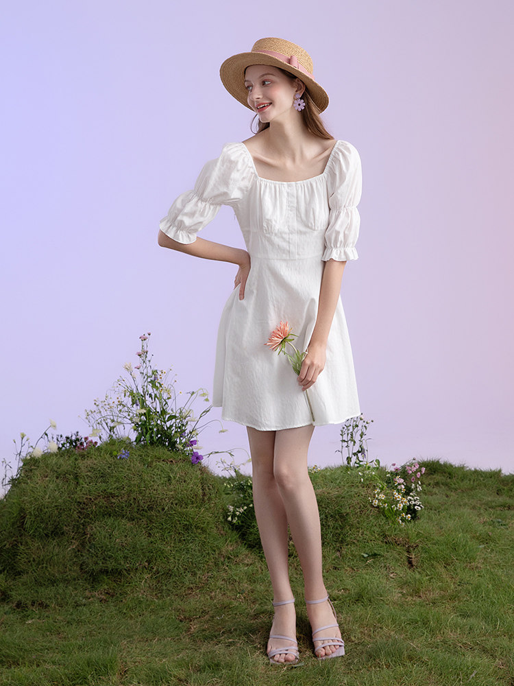 白色白色棉棉布绣花连衣裙女方泡泡褶皱荷叶边短连衣裙