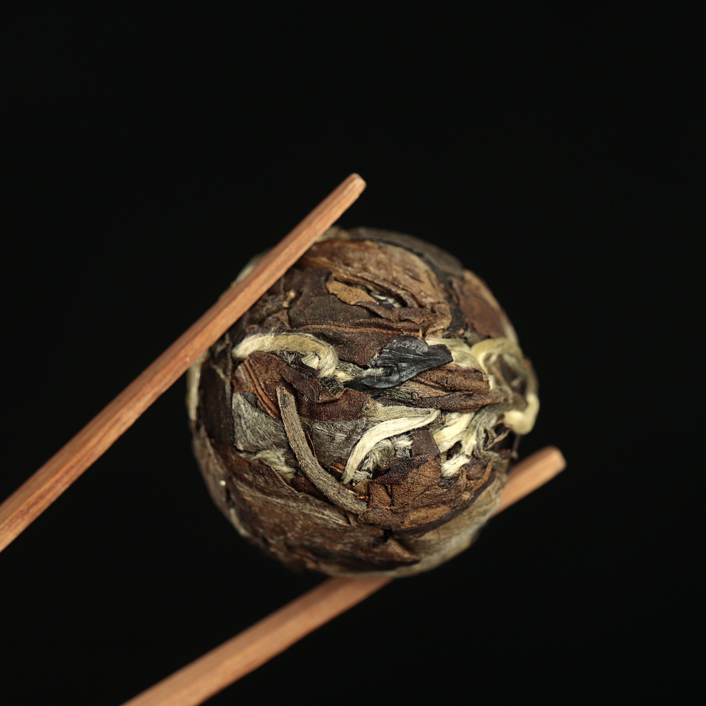 易武曼王子山龙珠普洱茶云南古树老白茶叶特级礼盒特色产区白茶