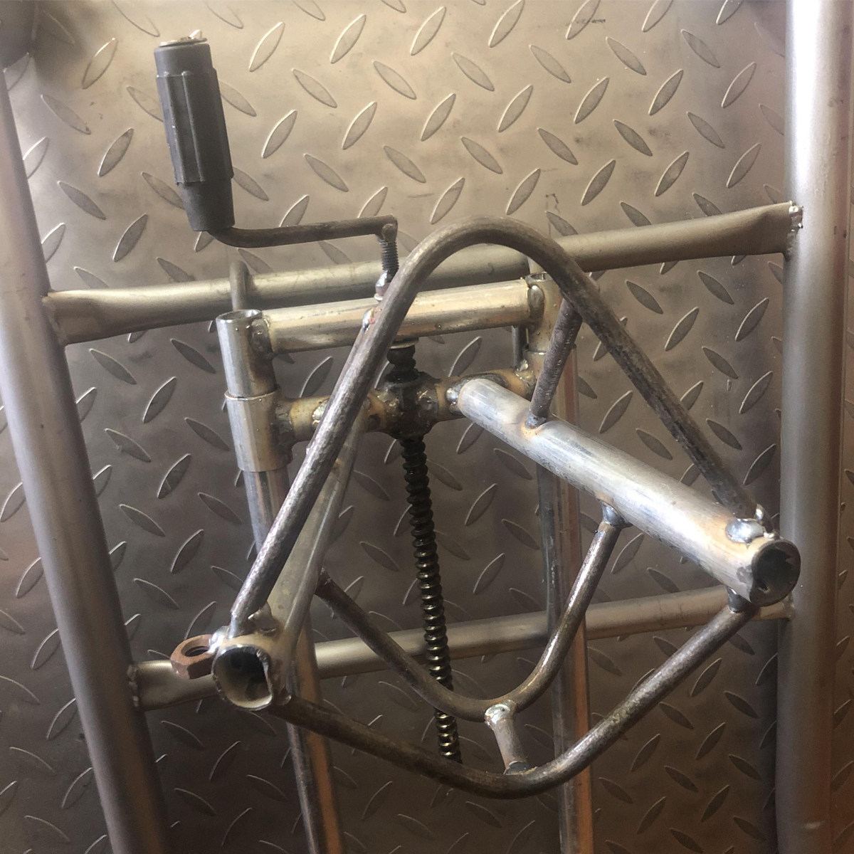 新款升降可调羊头固定架电电动剪羊毛机推毛打针畜牧