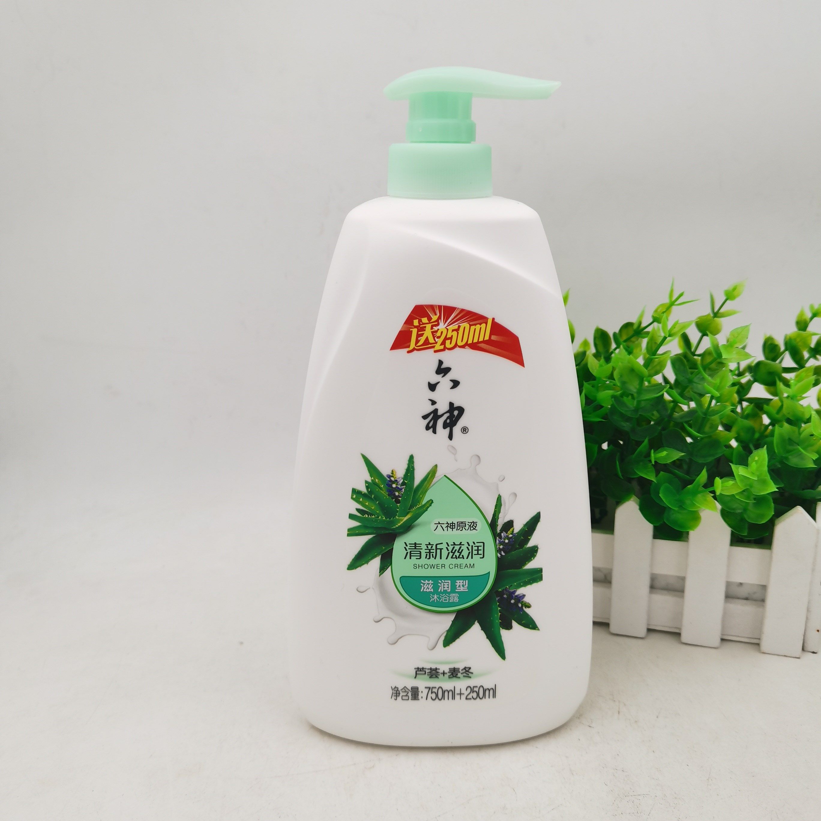 包邮六神沐浴露1000ml清新滋润芦荟麦冬滋润型家庭沐浴露