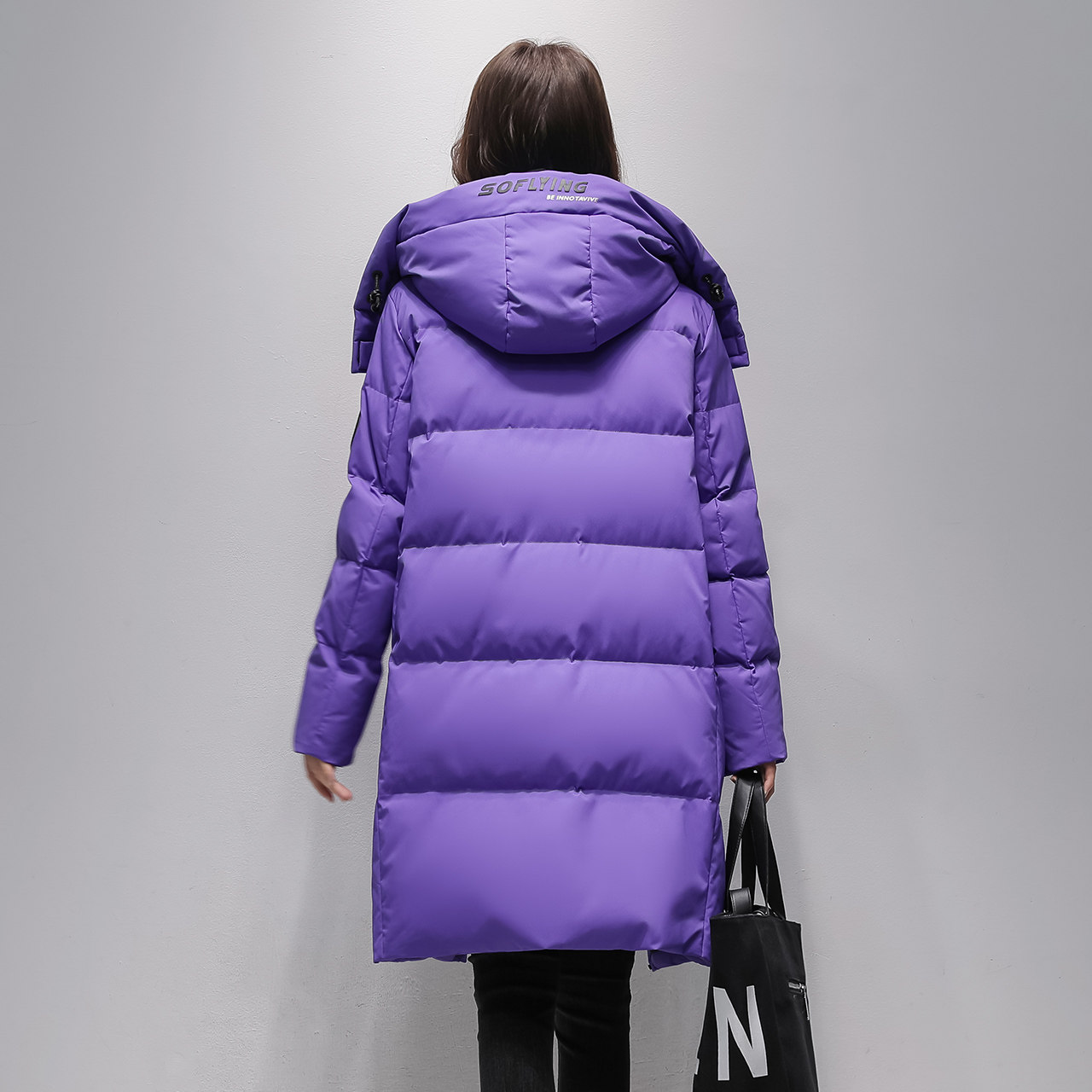 雪中飞2022秋冬新款鹅绒运动户外休闲女连帽长款羽绒服