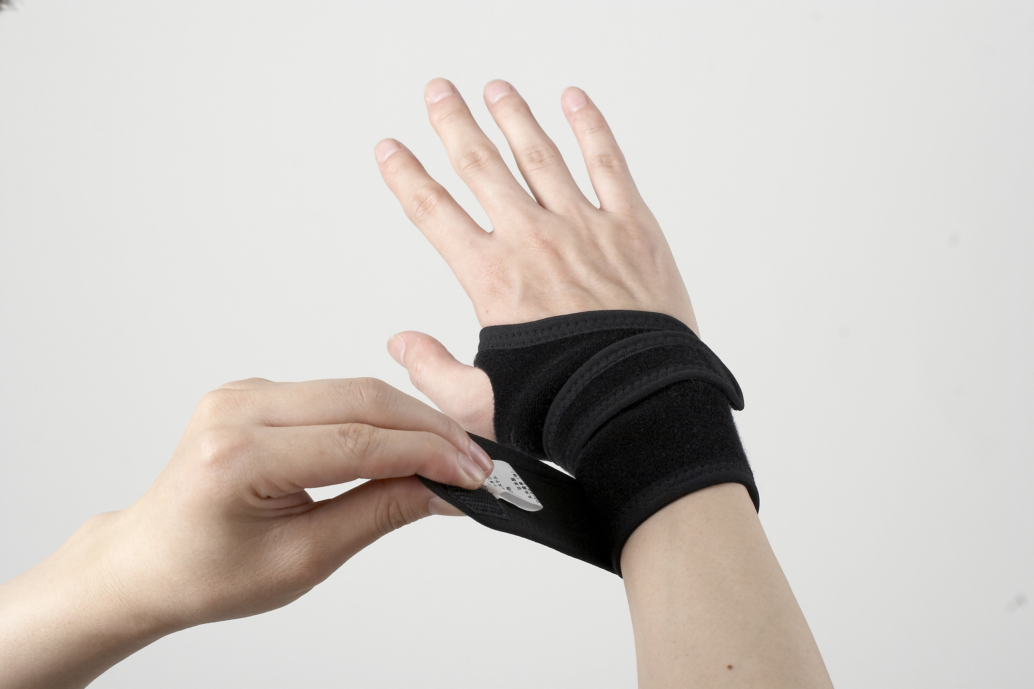 手腕日本护腕男女健身运动篮球网球扭伤固定保健护具护腰