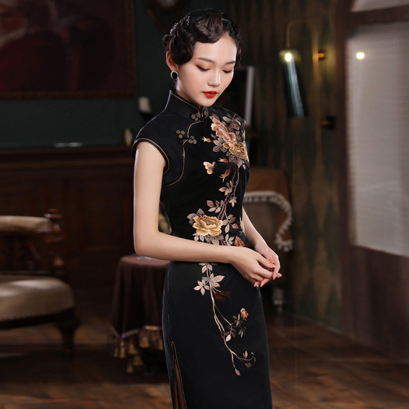 品尚华服现货真丝高端手推深色古典刺绣短款旗袍