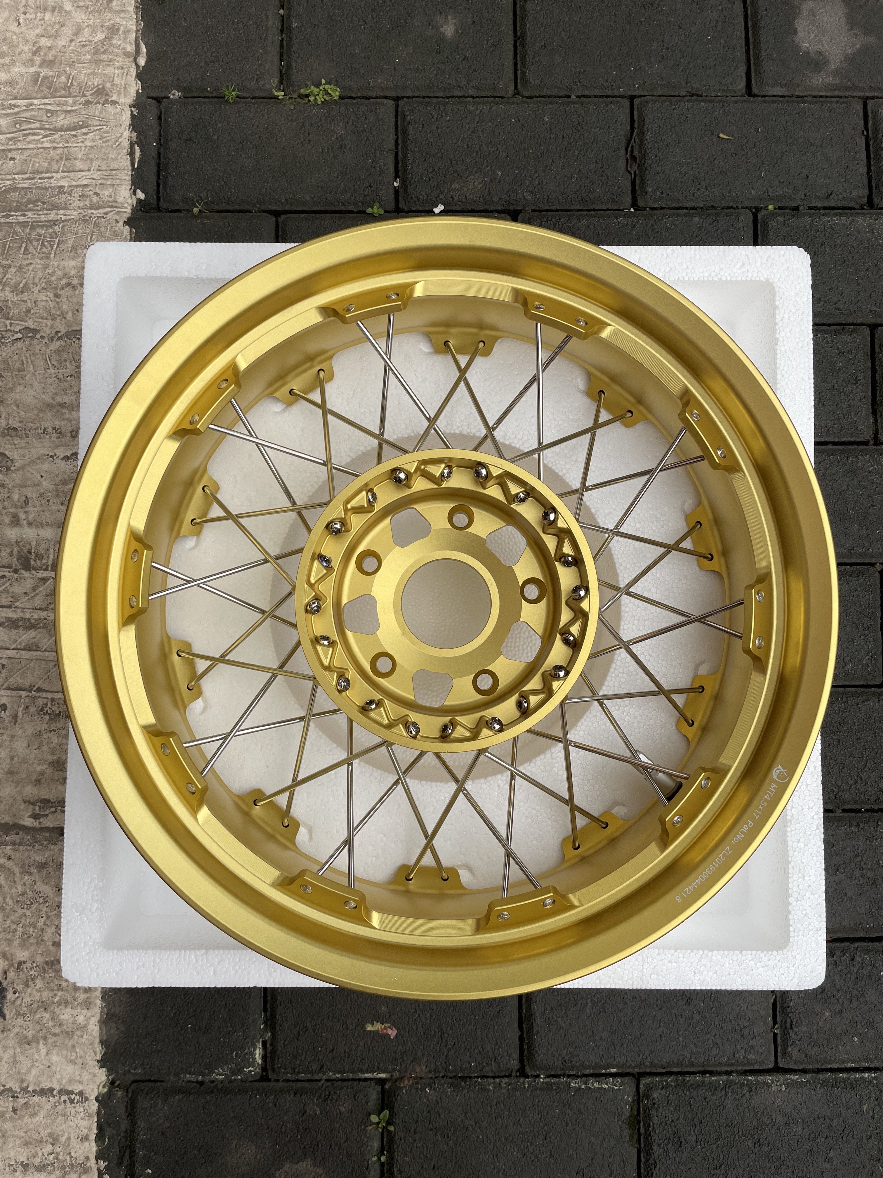 锻造辐条轮毂bmwninet真空宝马拿铁定制摩托车轮毂