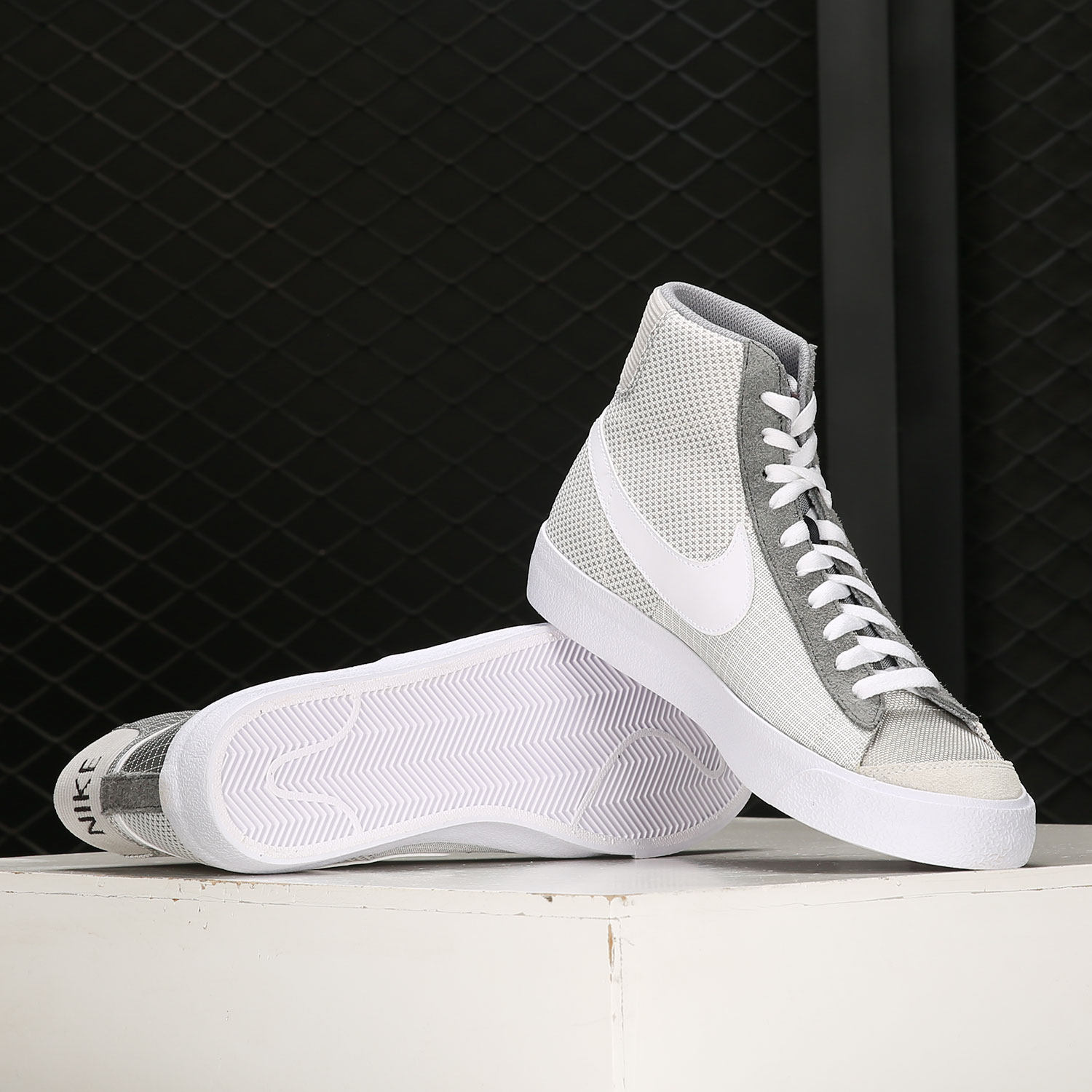 nike耐克正品blazer男子中帮经典复古运动休闲板鞋板鞋