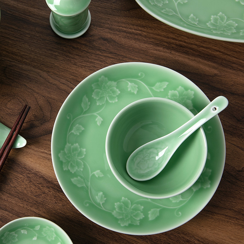 套装碗碟家用青瓷餐具浮雕瓷器盘子碟勺中式碗