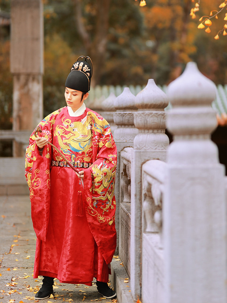 静云婚礼圆领蟒袍织金金绣礼服男女竹汉放量汉服定制