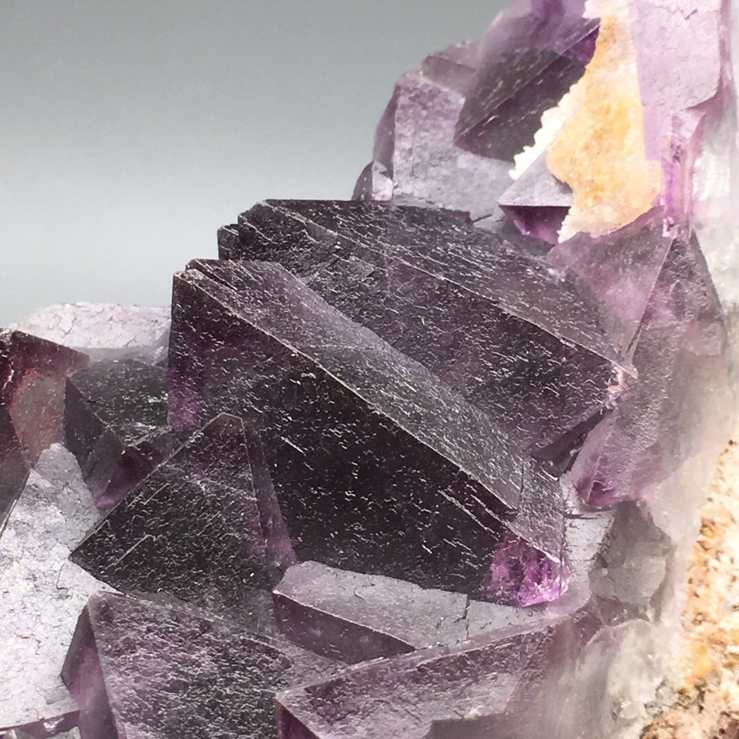 浙江八面体紫绿萤石天然矿物晶体矿石标本原石摆件