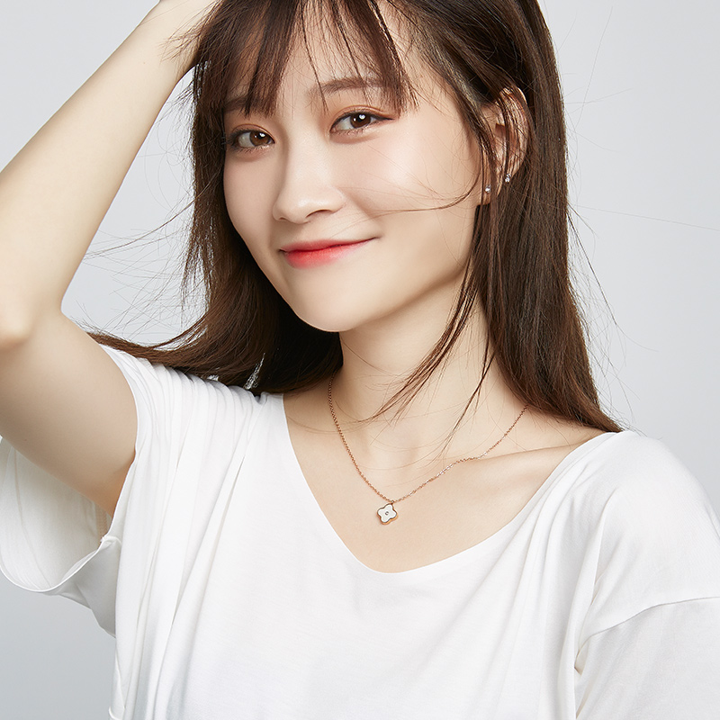 百梓画品牌钻石项链四叶草女小众设计感显瘦网红新款锁骨链两面带