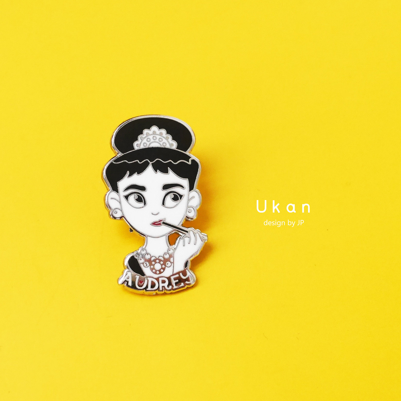 早餐人像女孩徽章金属设计个性蒂凡周边电影周胸针