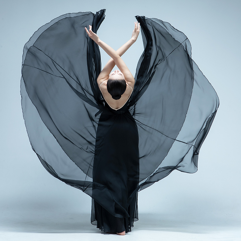 裁缝现代舞红尘演出演出服服装飘逸写真摄影720度民族服装