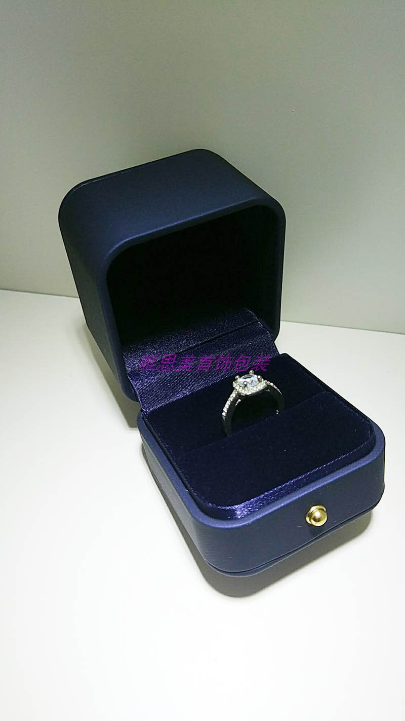 爆款带金求婚戒指高档钻石礼品盒吊坠手镯工厂首饰盒