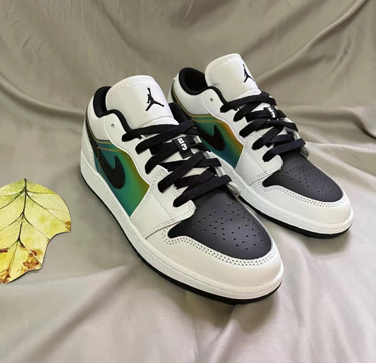 nikeairjordanlowaj1白黑金属渐变低帮篮球鞋篮球鞋