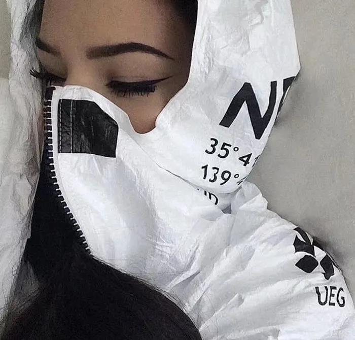 日单外贸出口余尾单货剪标黑科技防撕裂防水连帽夹克杜邦纸外套潮