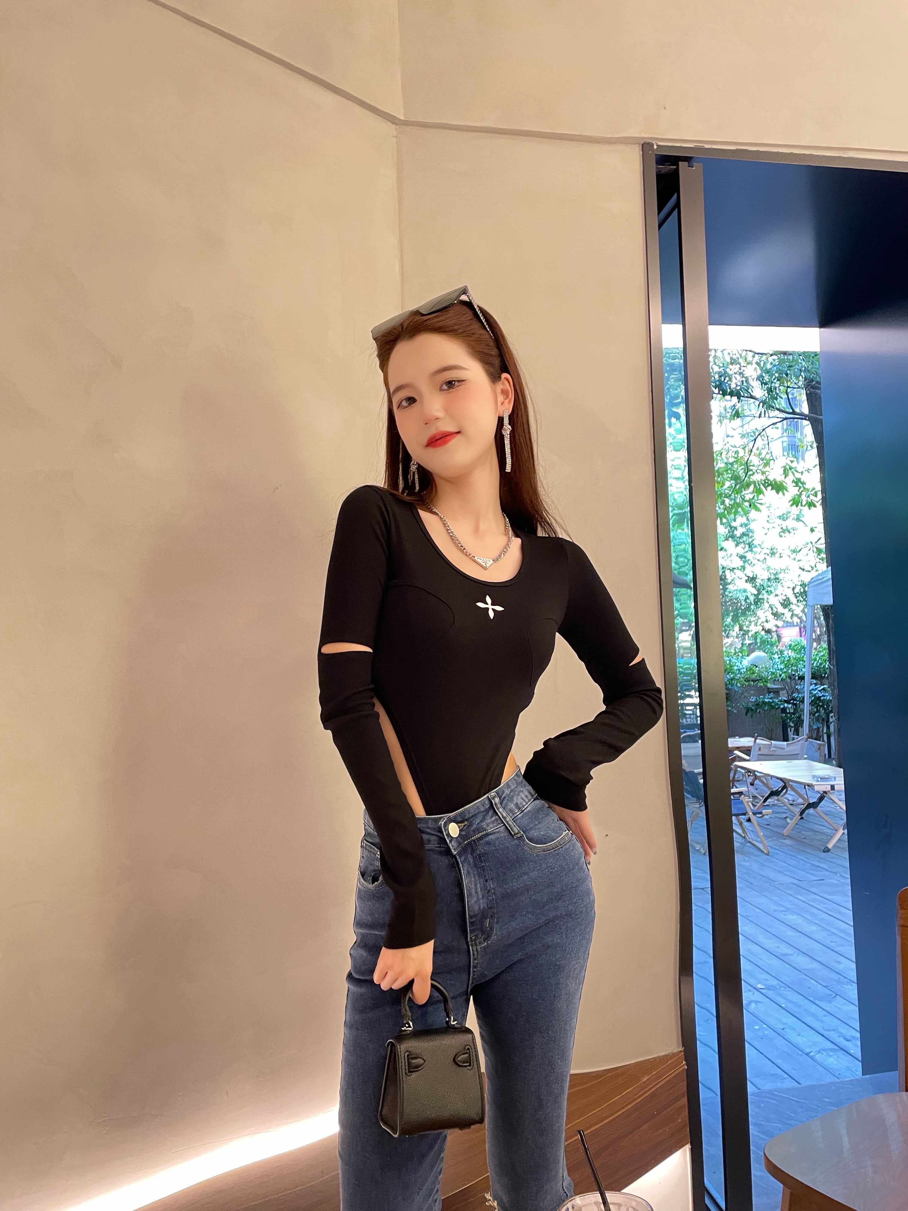 设计感连体上衣女黑色紧身显瘦修身性感镂空短款长袖t恤春秋新款