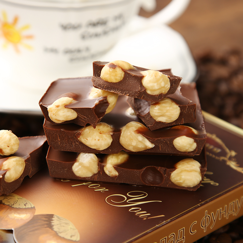 俄罗斯风味榛子巧克力整颗榛仁果仁夹心大板礼盒黑巧克力