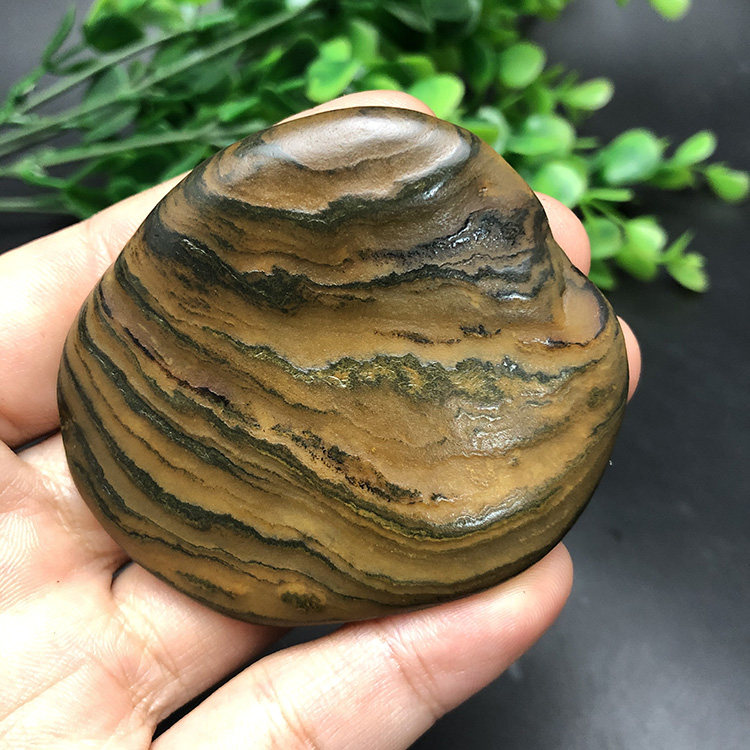 江山如画马达加斯花纹天然马料象形原石手把石头摆件