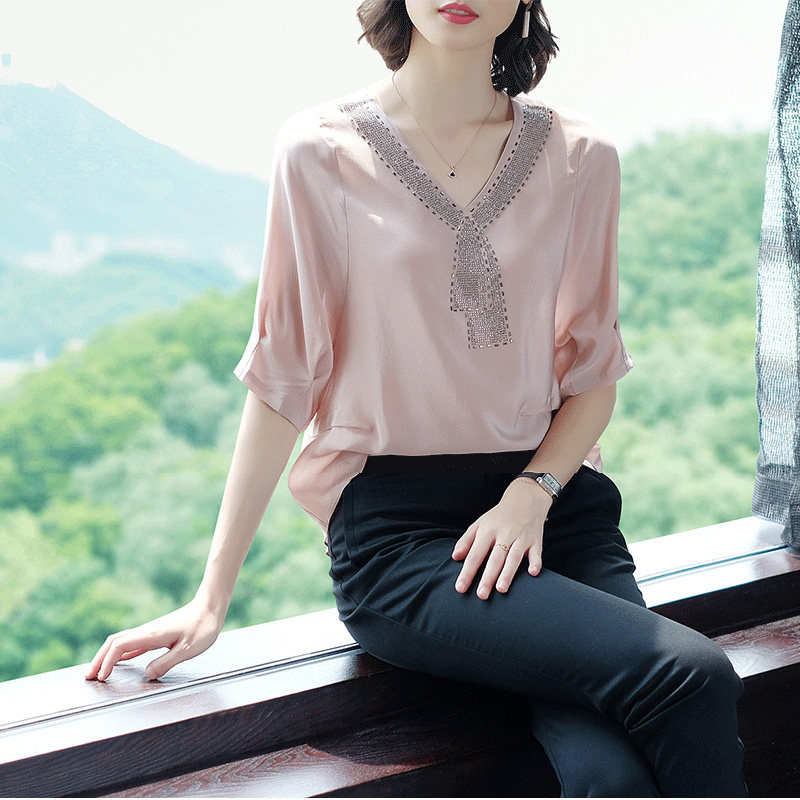 杭州丝绸上衣女夏粉色桑蚕丝小衫洋气欧洲站烫钻真丝t恤女v领短袖