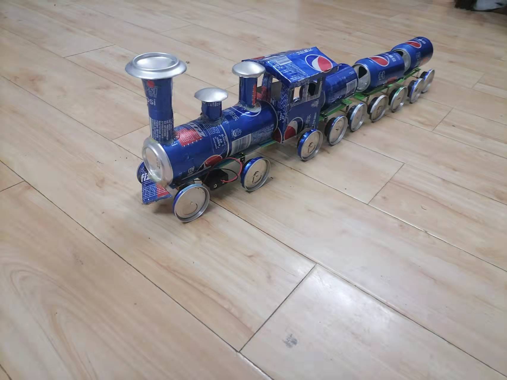 易拉罐火车学生学生科科技手工作业环保制作发明创造教学仪器