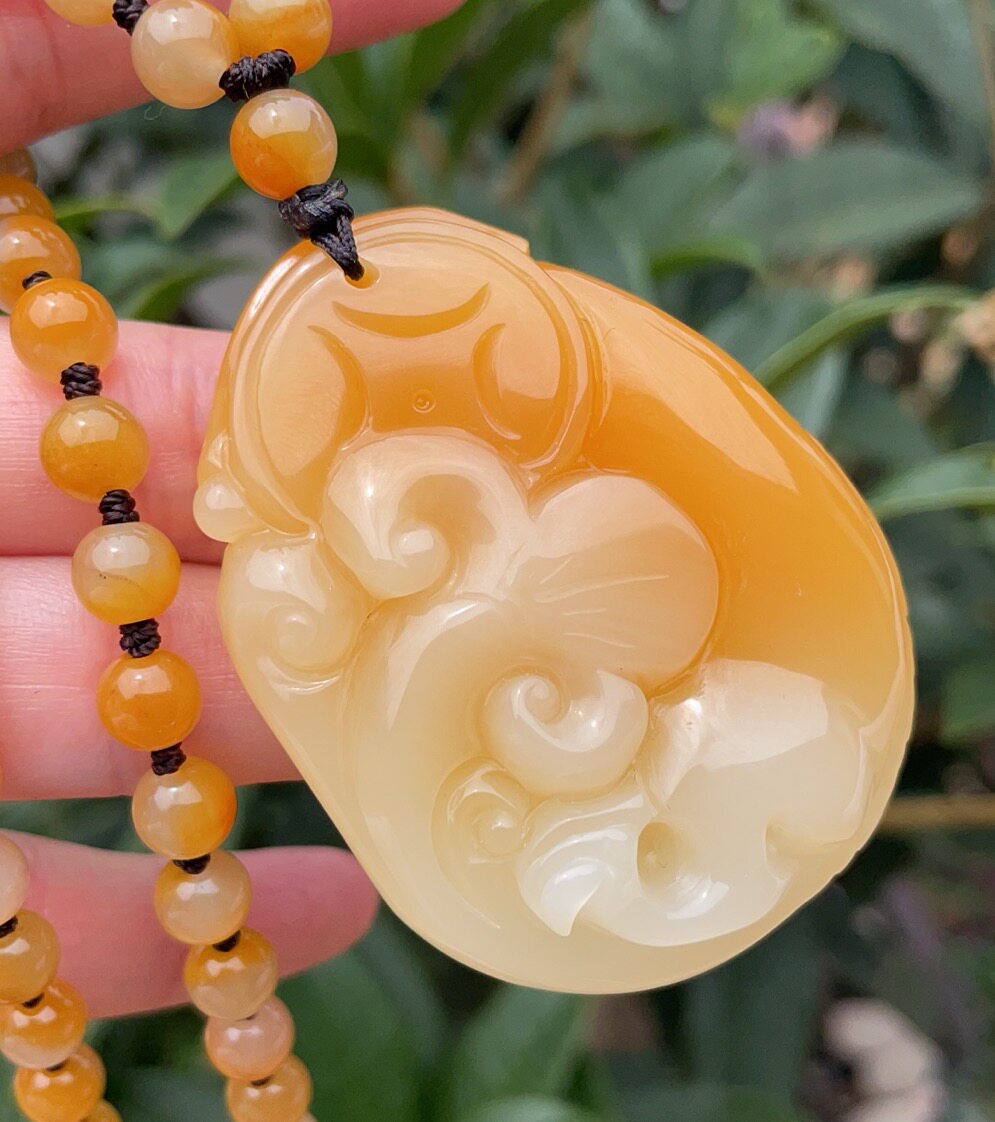 杨玉家天然黄龙玉鸡油黄渐变精雕如意霸王貔貅颈饰