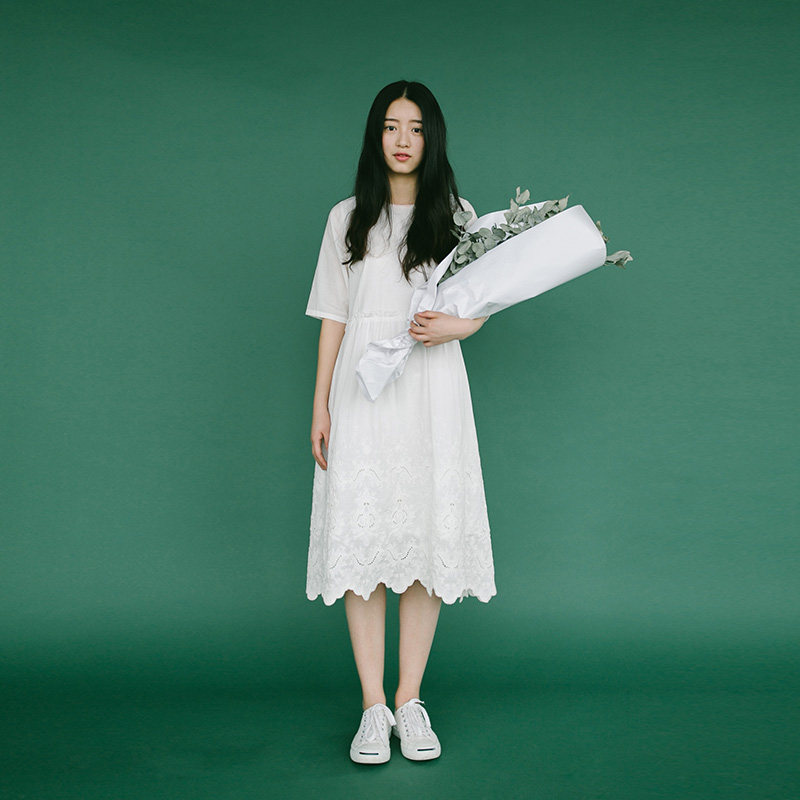 白色蕾丝连衣裙女春 中长款五分袖绣花白裙子