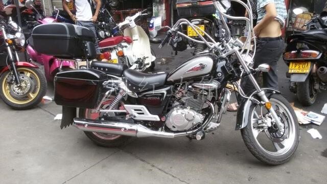 周红边箱适用于gz150a改装安装红小哈雷边箱摩托车尾箱