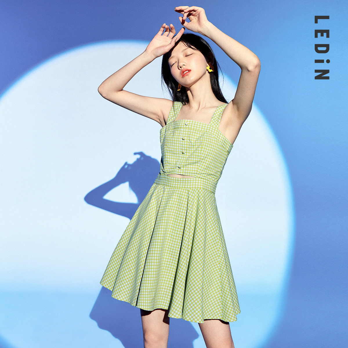 吊带连衣裙乐町2021新款女装春季格纹可甜可盐连衣裙