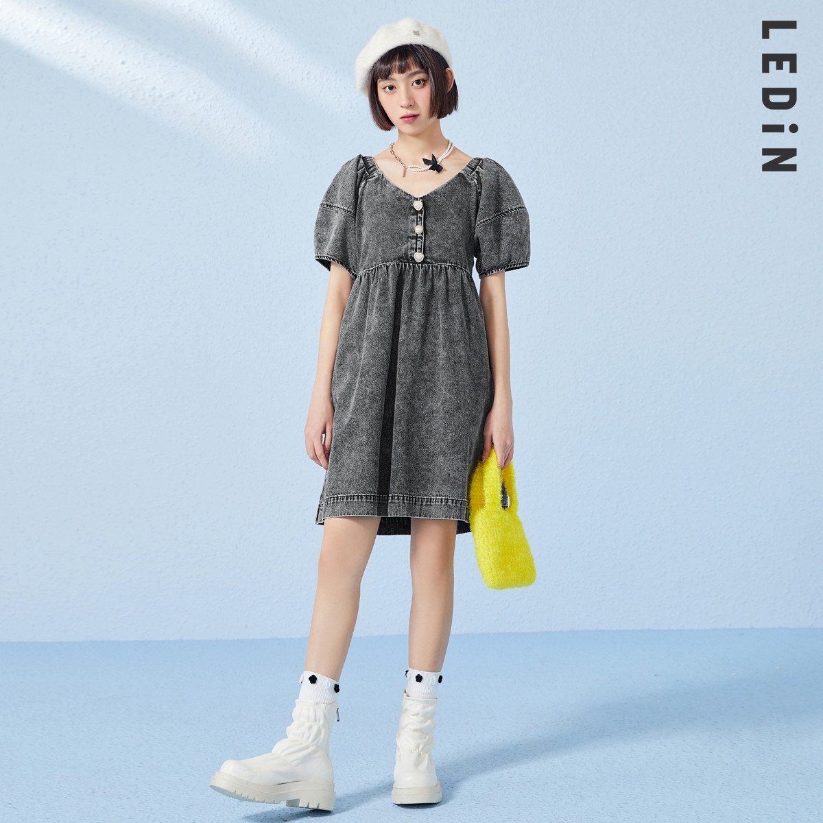 牛仔连衣裙乐町气质春装2021年新款女装复古泡泡连衣裙