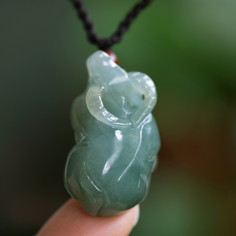 钰达翡翠牛吊坠生肖牛玉牛翡翠玉牛挂件立体青牛绿色牛吊坠dw5