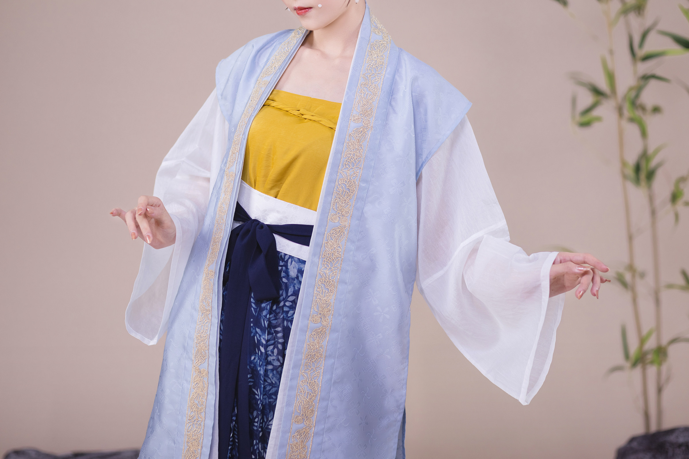 笙夏长短折领背心宋制杂宝万字升墓仿黄月白汉服