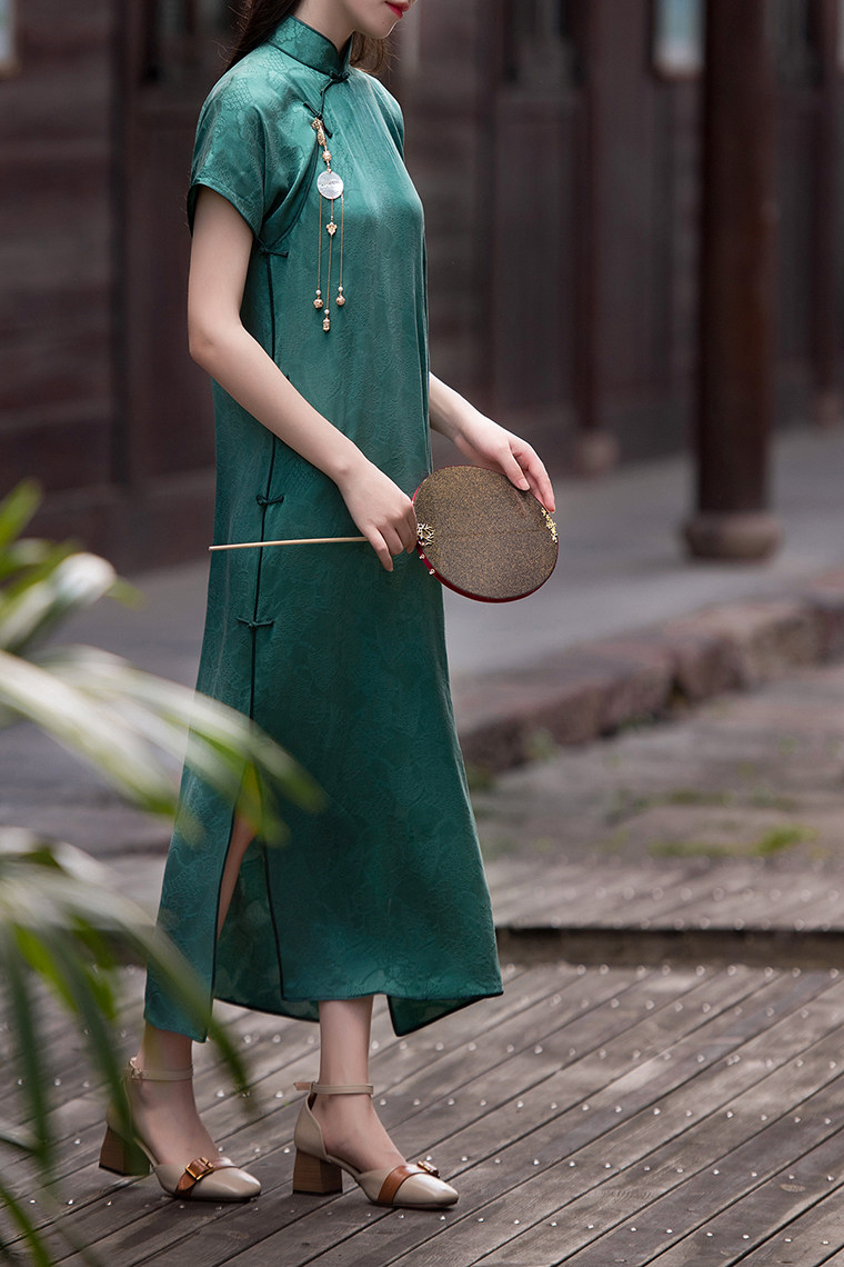 东陵有玉丨春夏款真丝提花缎手工绲边仿花罗复古民国风古法长旗袍