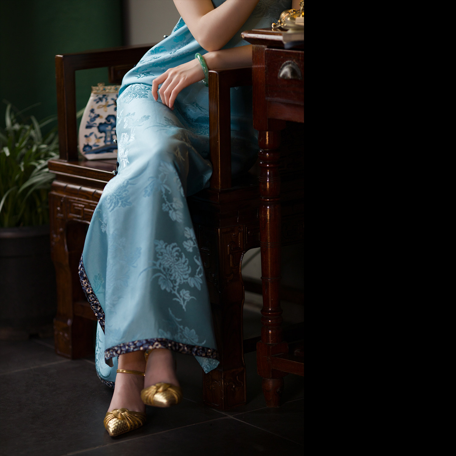 篱落香丨2021夏季新款丨民国风复古绣花镶边旗袍