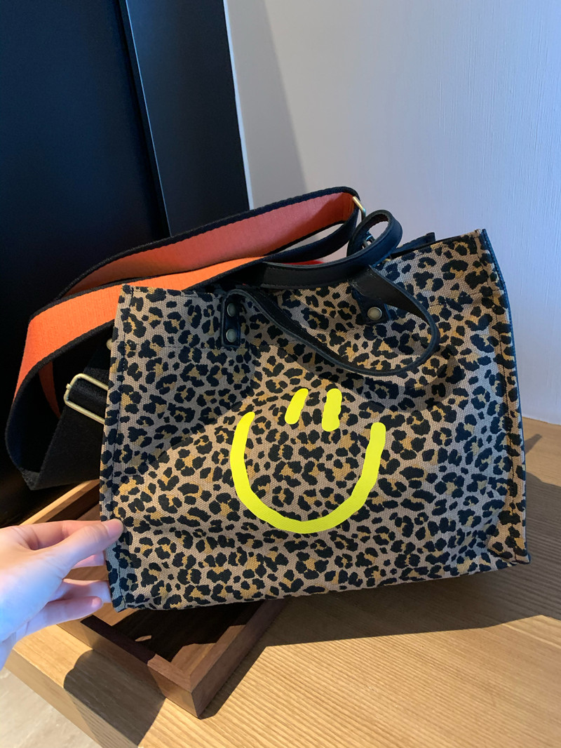 现货韩国新款女包上班休闲都可用帆布有型豹纹手提单肩包