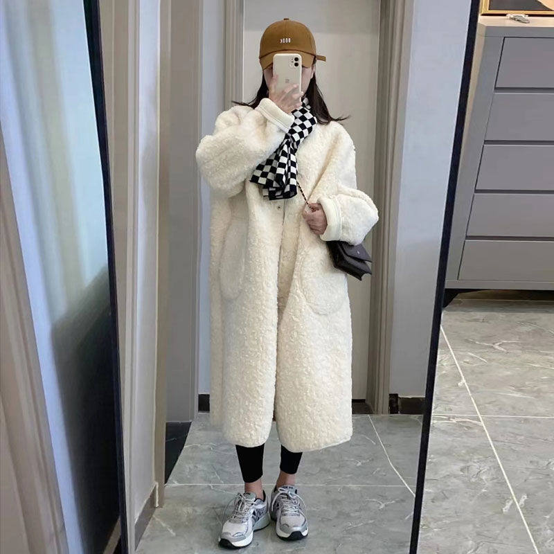 2022年新款中长款皮毛一体大衣白色颗粒绒加厚羊羔毛外套女秋冬季